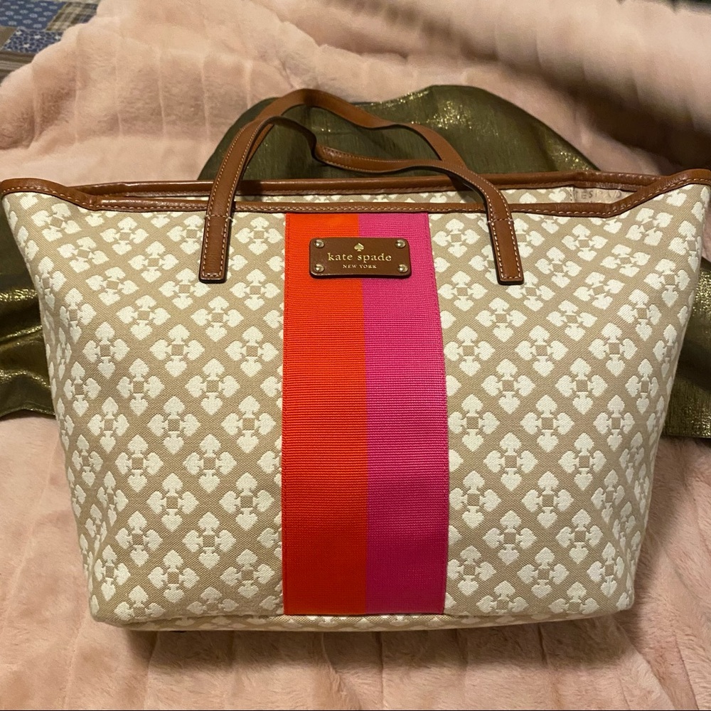 Kate Spade tote, in great condition. Bright & vibrant colors. Super cute!